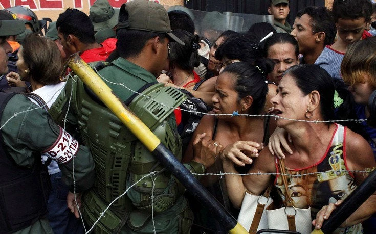 Χιλιάδες κόσμου εγκαταλείπει τη Βενεζουέλα -Σκληραίνει τη στάση του το Περού
